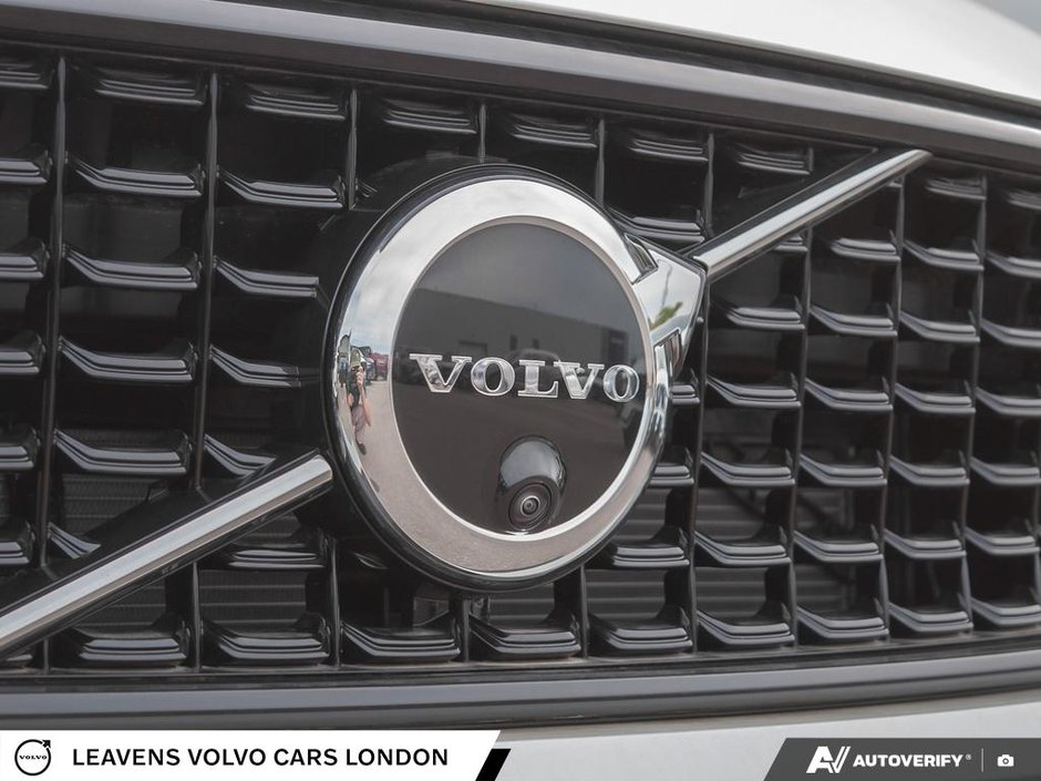 2026 Volvo XC40 PLUS DARK THEME-8