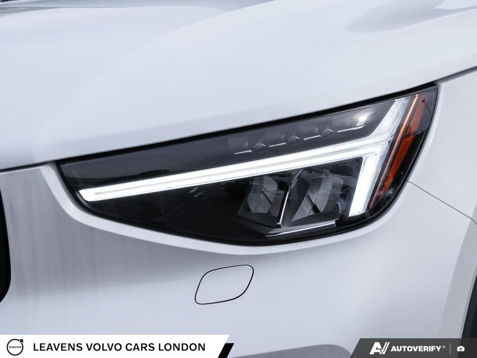 2026 Volvo XC40 PLUS DARK THEME-9