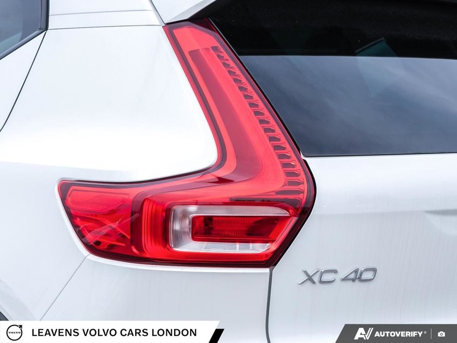 2026 Volvo XC40 PLUS DARK THEME-11