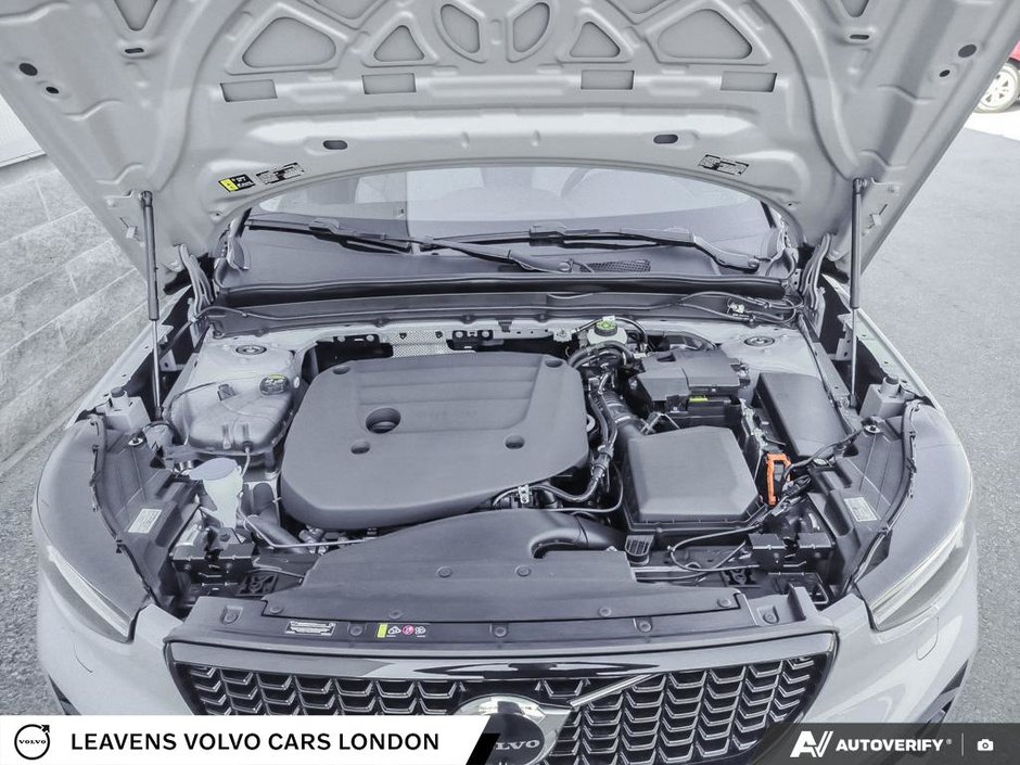 2026 Volvo XC40 PLUS DARK THEME-9