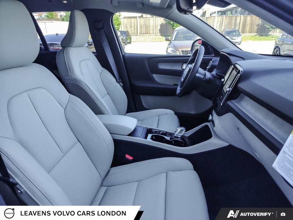 2026 Volvo XC40 PLUS DARK THEME-21