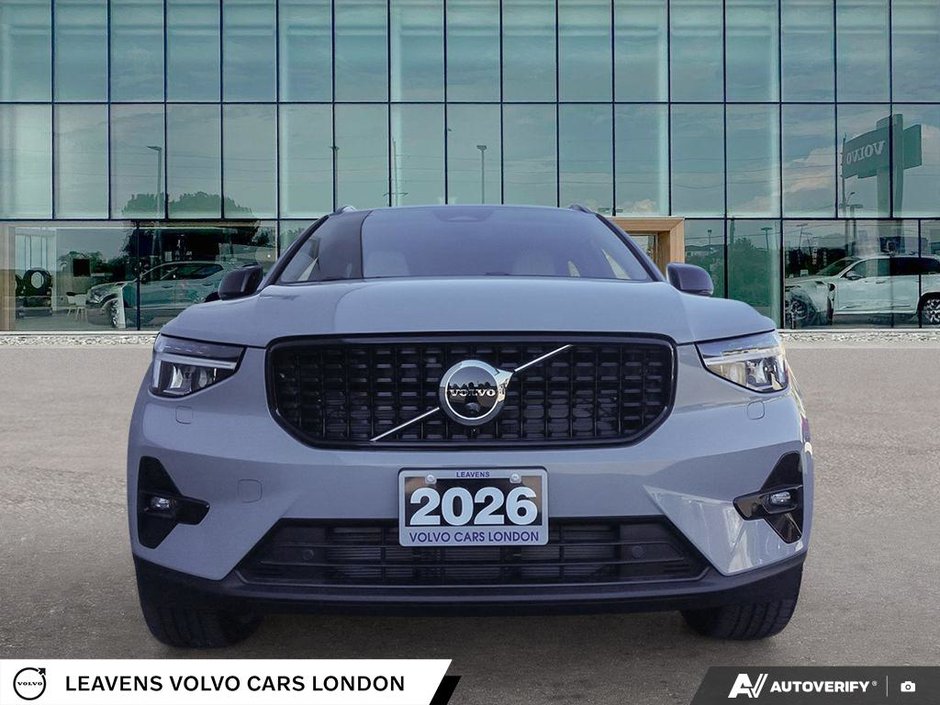 2026 Volvo XC40 PLUS DARK THEME-1