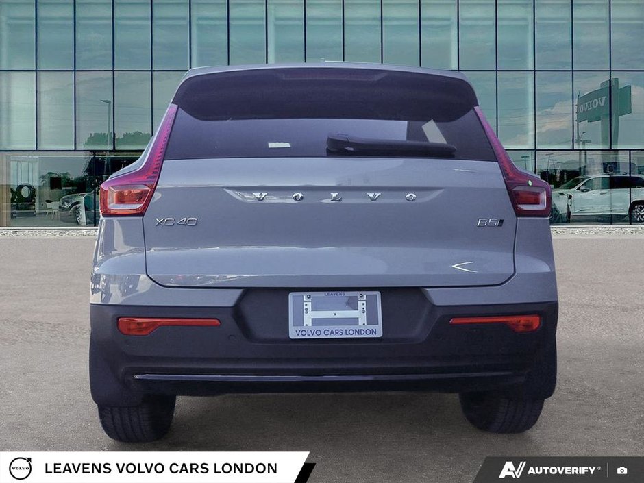 2026 Volvo XC40 PLUS DARK THEME-4