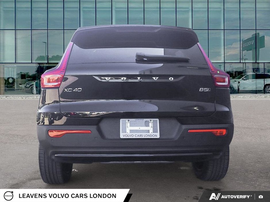 2026 Volvo XC40 PLUS DARK THEME-4