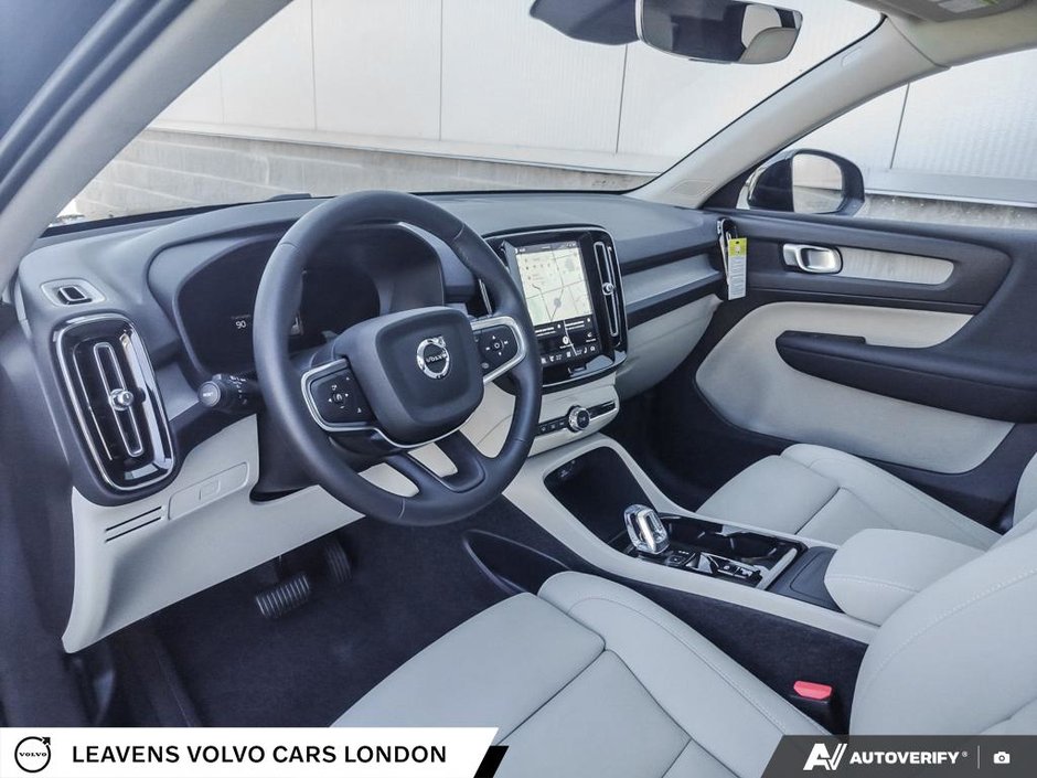 2026 Volvo XC40 PLUS DARK THEME-12