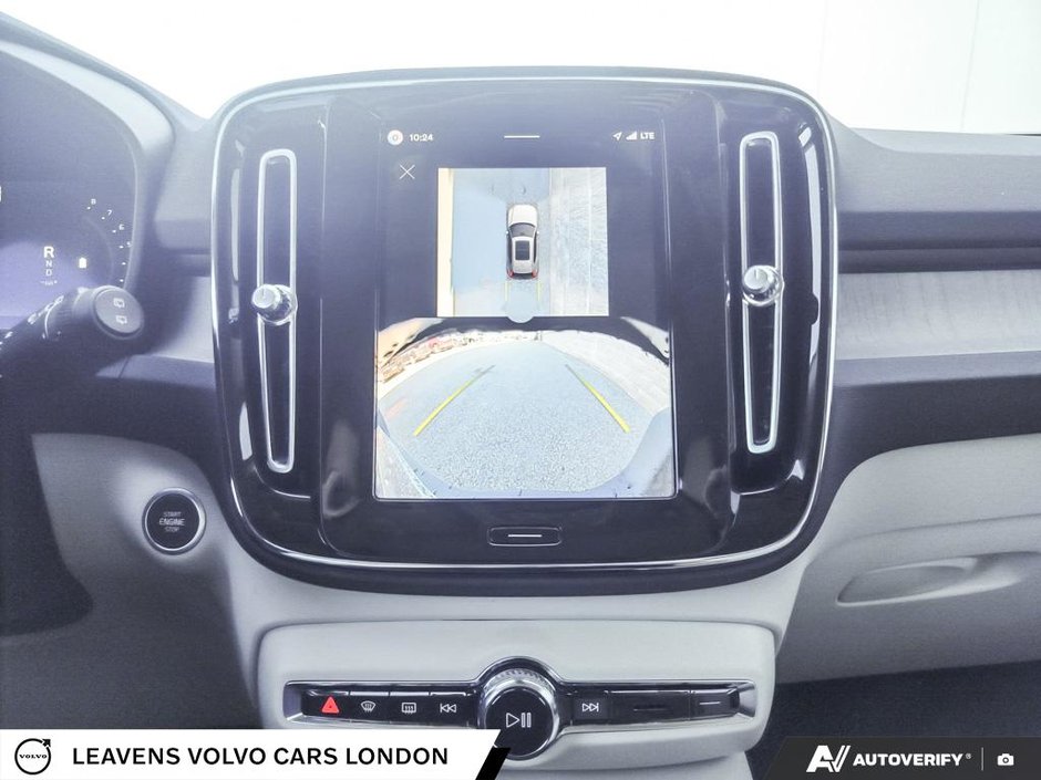 2026 Volvo XC40 PLUS DARK THEME-18