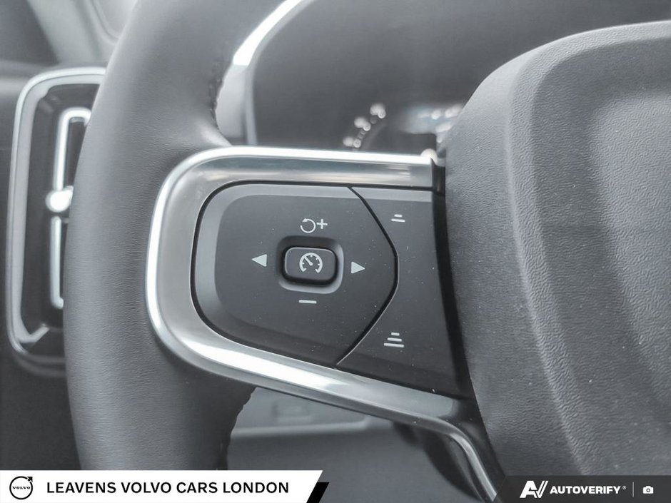 2026 Volvo XC40 PLUS DARK THEME-29