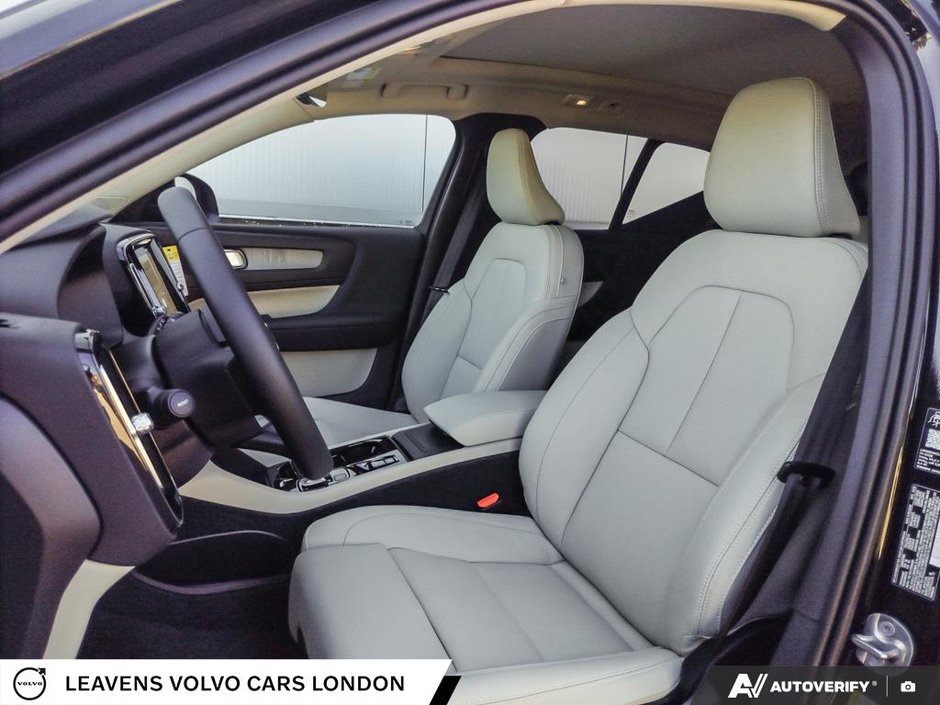 2026 Volvo XC40 PLUS DARK THEME-25