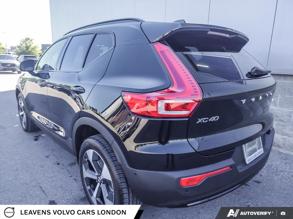 2026 Volvo XC40 PLUS DARK THEME-10