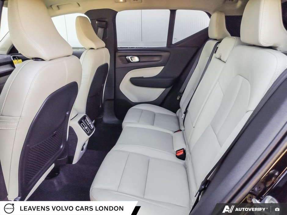 2026 Volvo XC40 PLUS DARK THEME-22