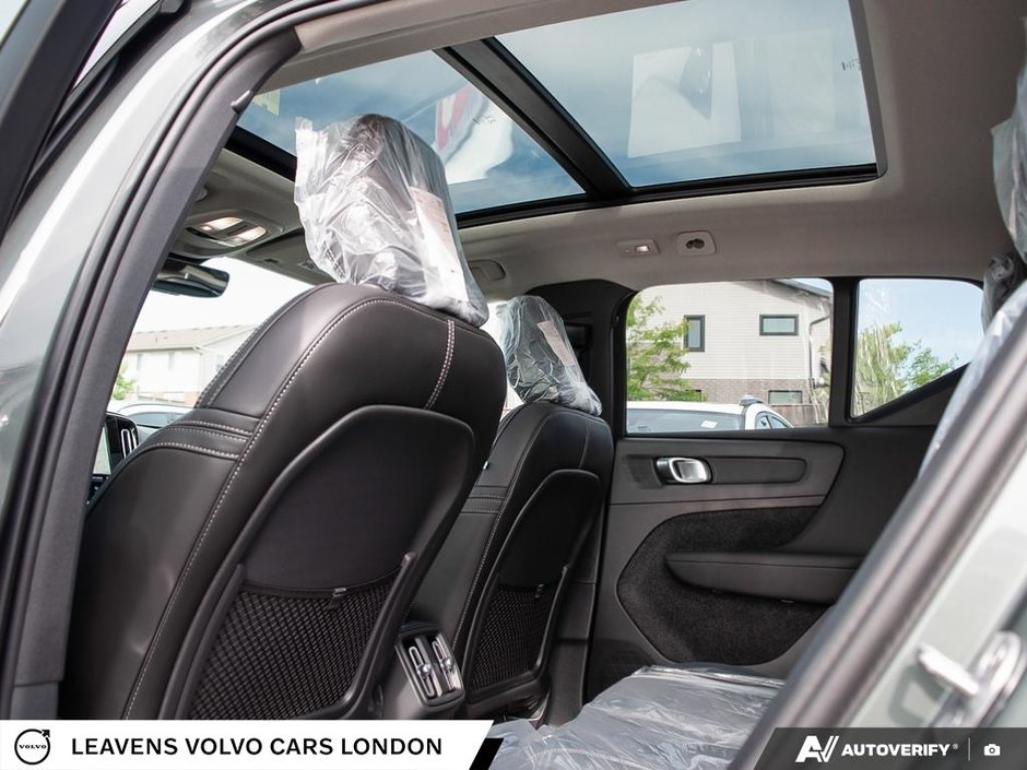 2026 Volvo XC40 ULTRA DARK THEME-23