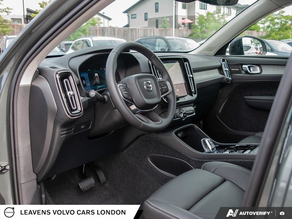 2026 Volvo XC40 ULTRA DARK THEME-12