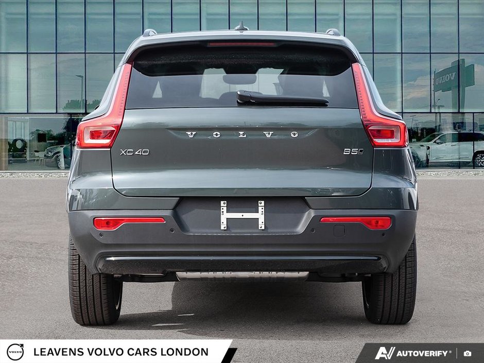 2026 Volvo XC40 ULTRA DARK THEME-4