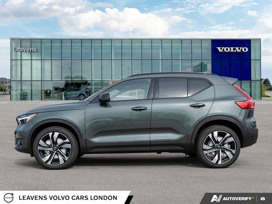 2026 Volvo XC40 ULTRA DARK THEME-2