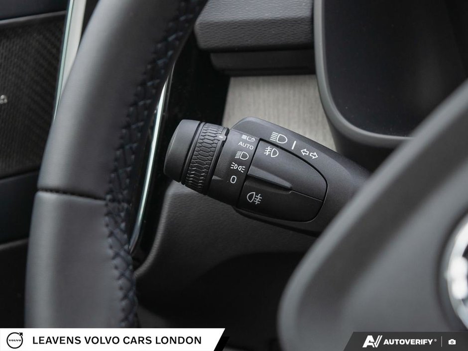 2026 Volvo XC40 ULTRA DARK THEME-15