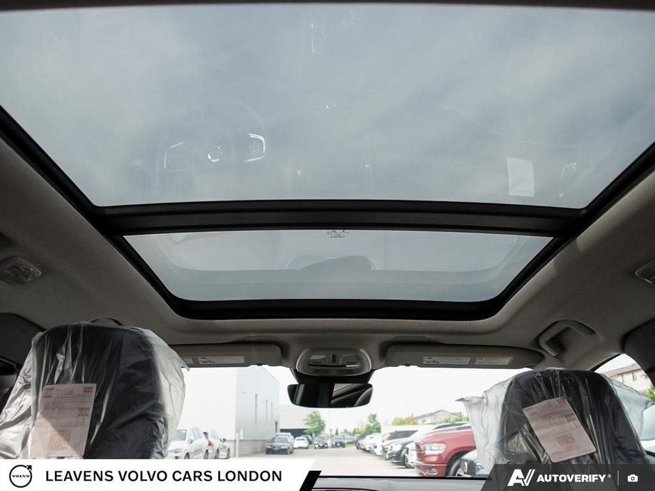 2026 Volvo XC40 ULTRA DARK THEME-25