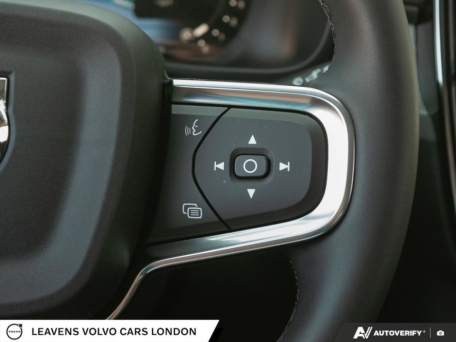 2026 Volvo XC40 ULTRA DARK THEME-17