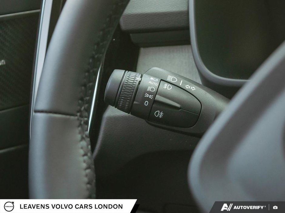 2026 Volvo XC40 ULTRA DARK THEME-15