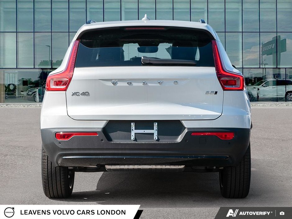 2026 Volvo XC40 ULTRA DARK THEME-4