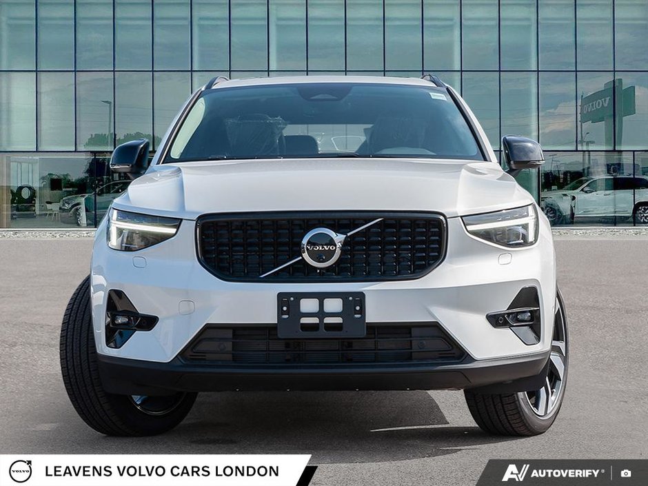 2026 Volvo XC40 ULTRA DARK THEME-1