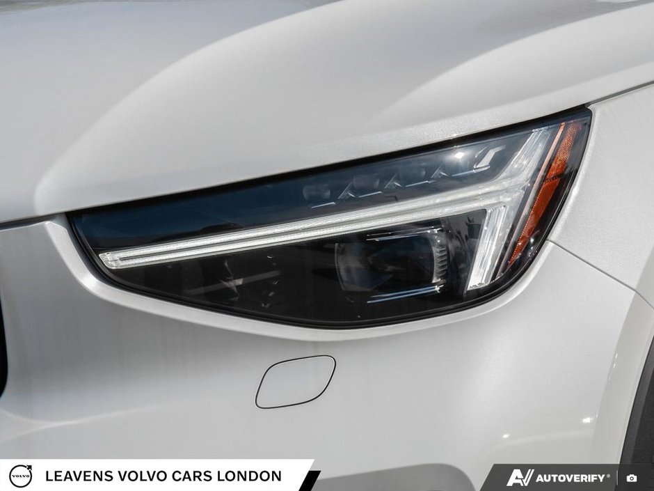 2026 Volvo XC40 ULTRA DARK THEME-9
