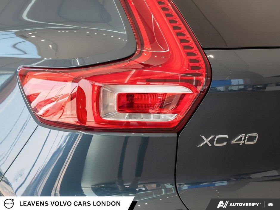 2026 Volvo XC40 PLUS DARK THEME-11