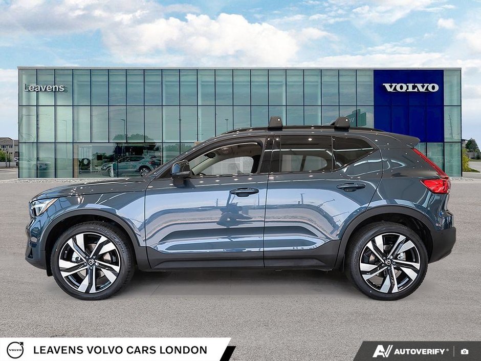 2026 Volvo XC40 PLUS DARK THEME-2