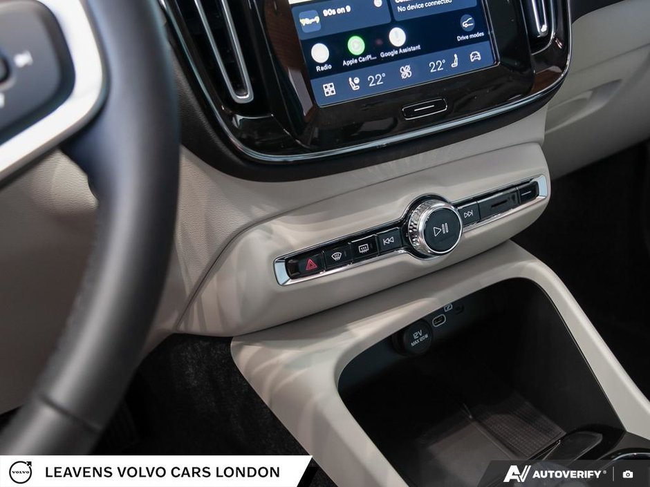 2026 Volvo XC40 PLUS DARK THEME-19