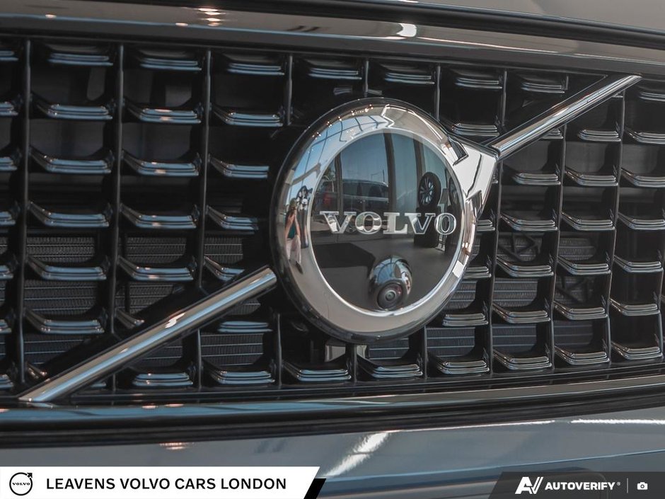 2026 Volvo XC40 PLUS DARK THEME-8