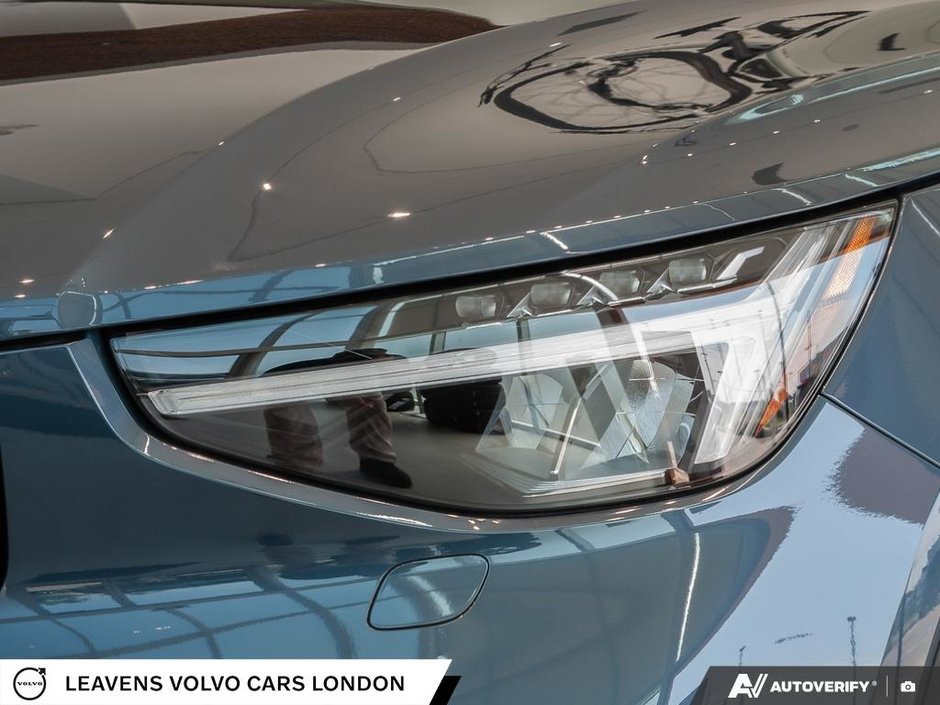 2026 Volvo XC40 PLUS DARK THEME-9