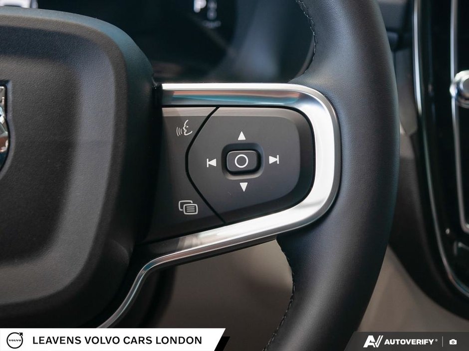 2026 Volvo XC40 PLUS DARK THEME-17