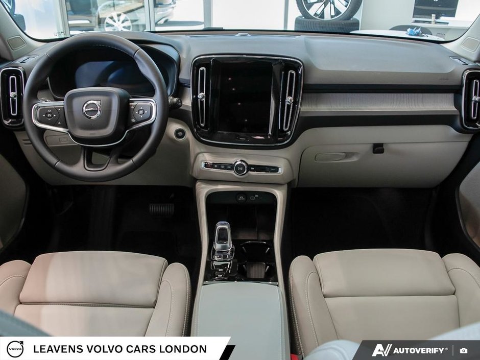 2026 Volvo XC40 PLUS DARK THEME-24