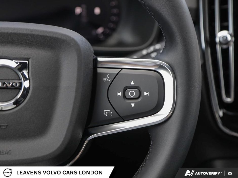 2026 Volvo XC40 ULTRA BLACK EDITION-17