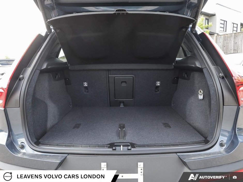 2026 Volvo XC40 ULTRA BLACK EDITION-10
