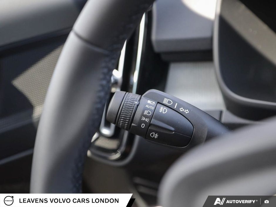 2026 Volvo XC40 PLUS DARK THEME-15