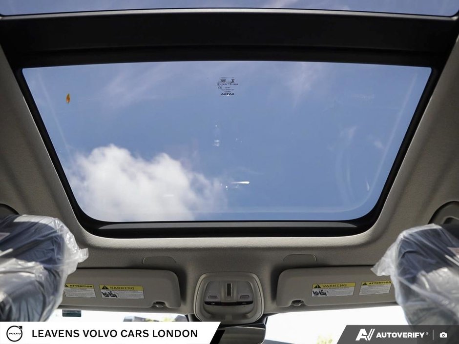 2026 Volvo XC40 PLUS DARK THEME-25