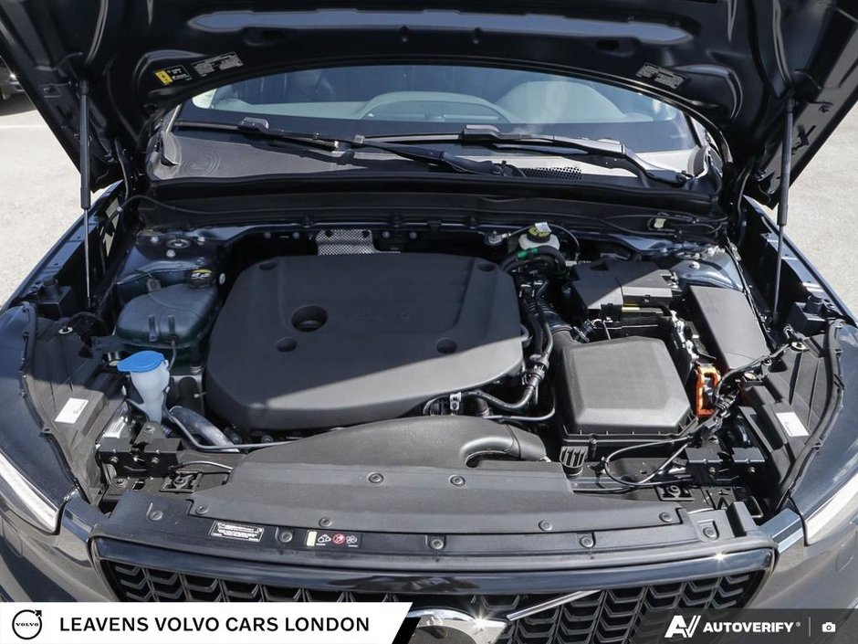 2026 Volvo XC40 PLUS DARK THEME-7