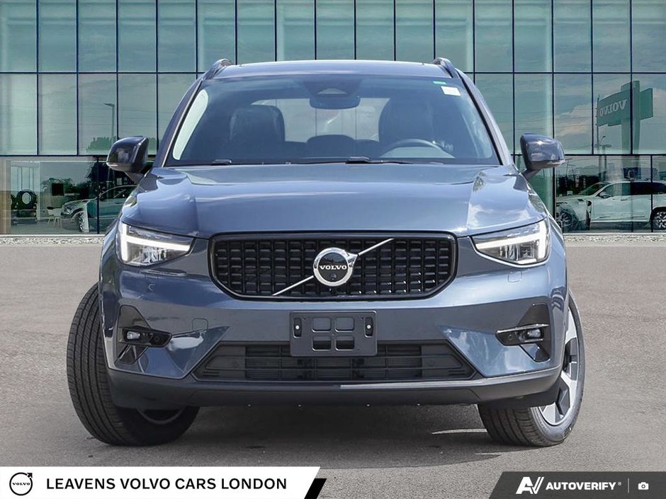 2026 Volvo XC40 PLUS DARK THEME-1
