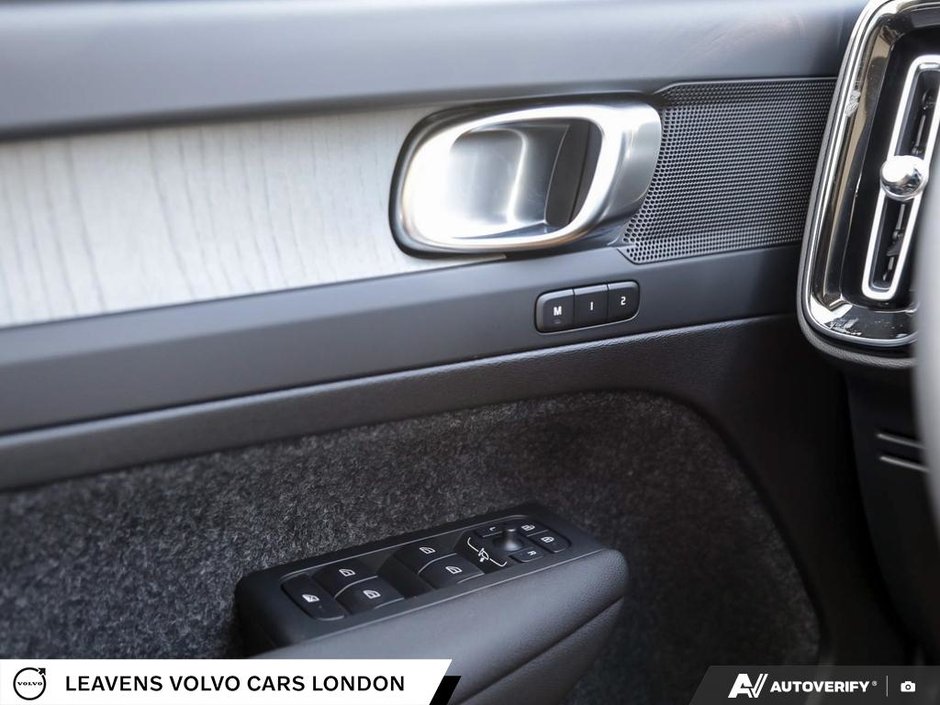 2026 Volvo XC40 PLUS DARK THEME-16