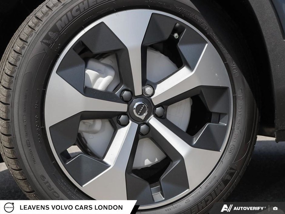 2026 Volvo XC40 PLUS DARK THEME-5