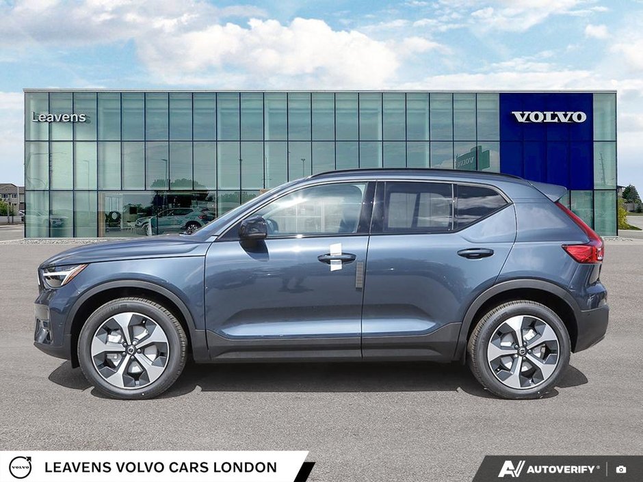 2026 Volvo XC40 PLUS DARK THEME-2