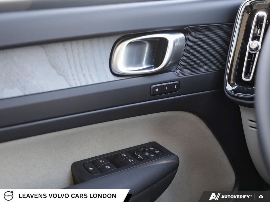 2026 Volvo XC40 PLUS DARK THEME-16