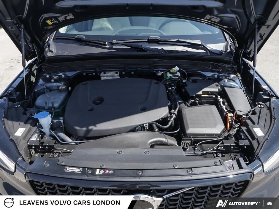 2026 Volvo XC40 PLUS DARK THEME-7