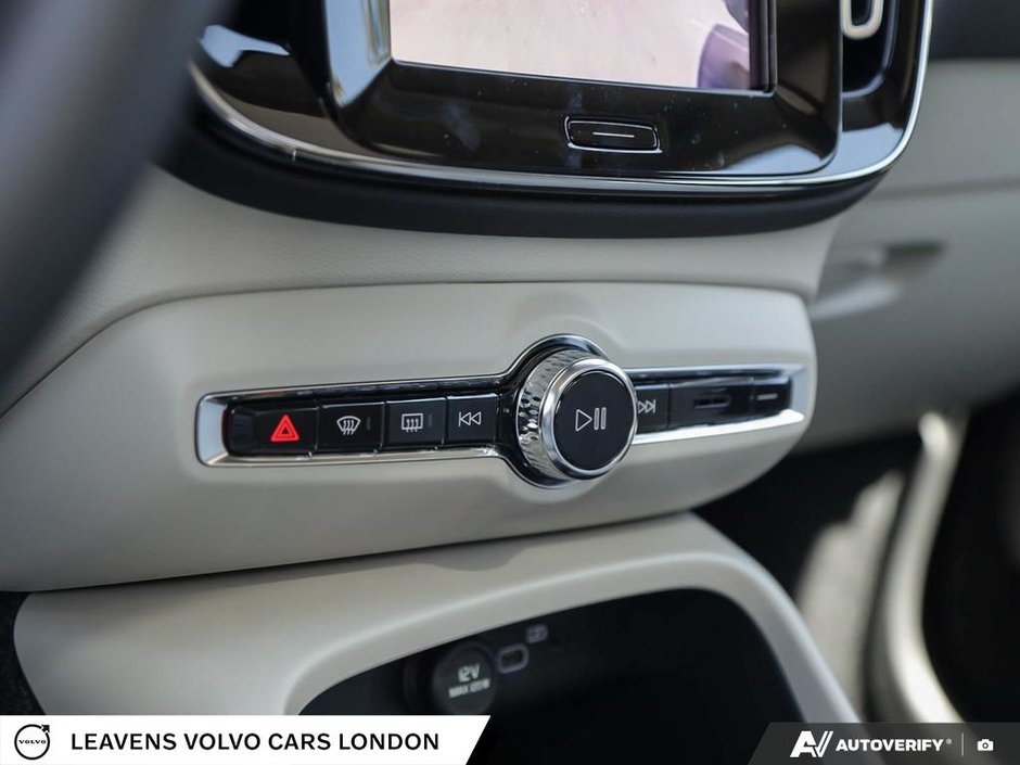 2026 Volvo XC40 PLUS DARK THEME-19