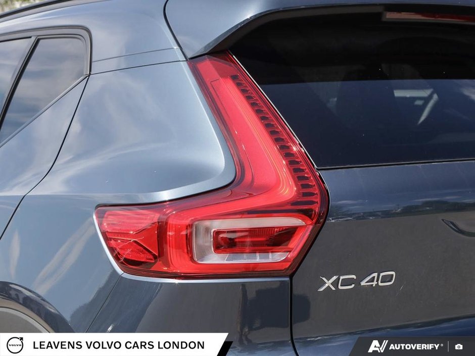 2026 Volvo XC40 PLUS DARK THEME-11