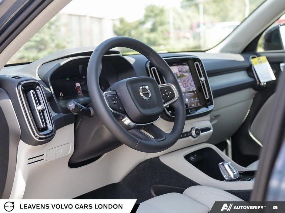 2026 Volvo XC40 PLUS DARK THEME-12