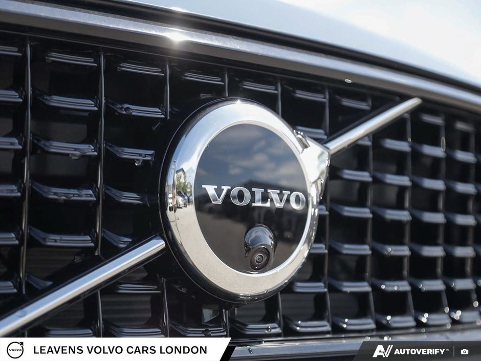 2026 Volvo XC40 PLUS DARK THEME-8