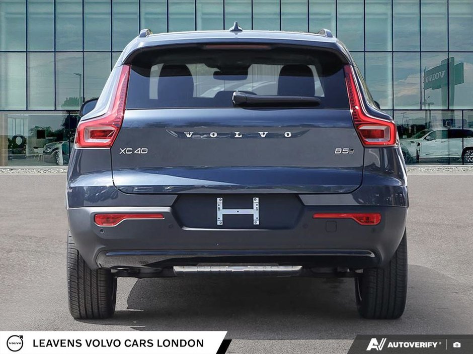 2026 Volvo XC40 PLUS DARK THEME-4