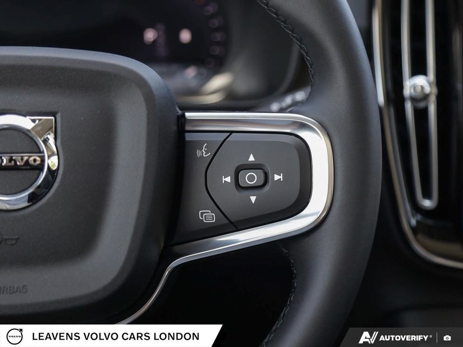 2026 Volvo XC40 PLUS DARK THEME-17