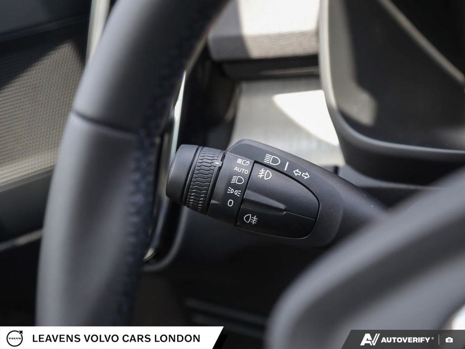 2026 Volvo XC40 PLUS DARK THEME-15